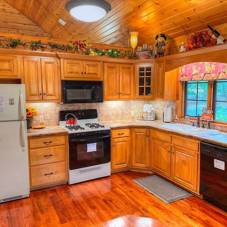 Ferngully Creek Cabins Millersburg Bagian luar foto