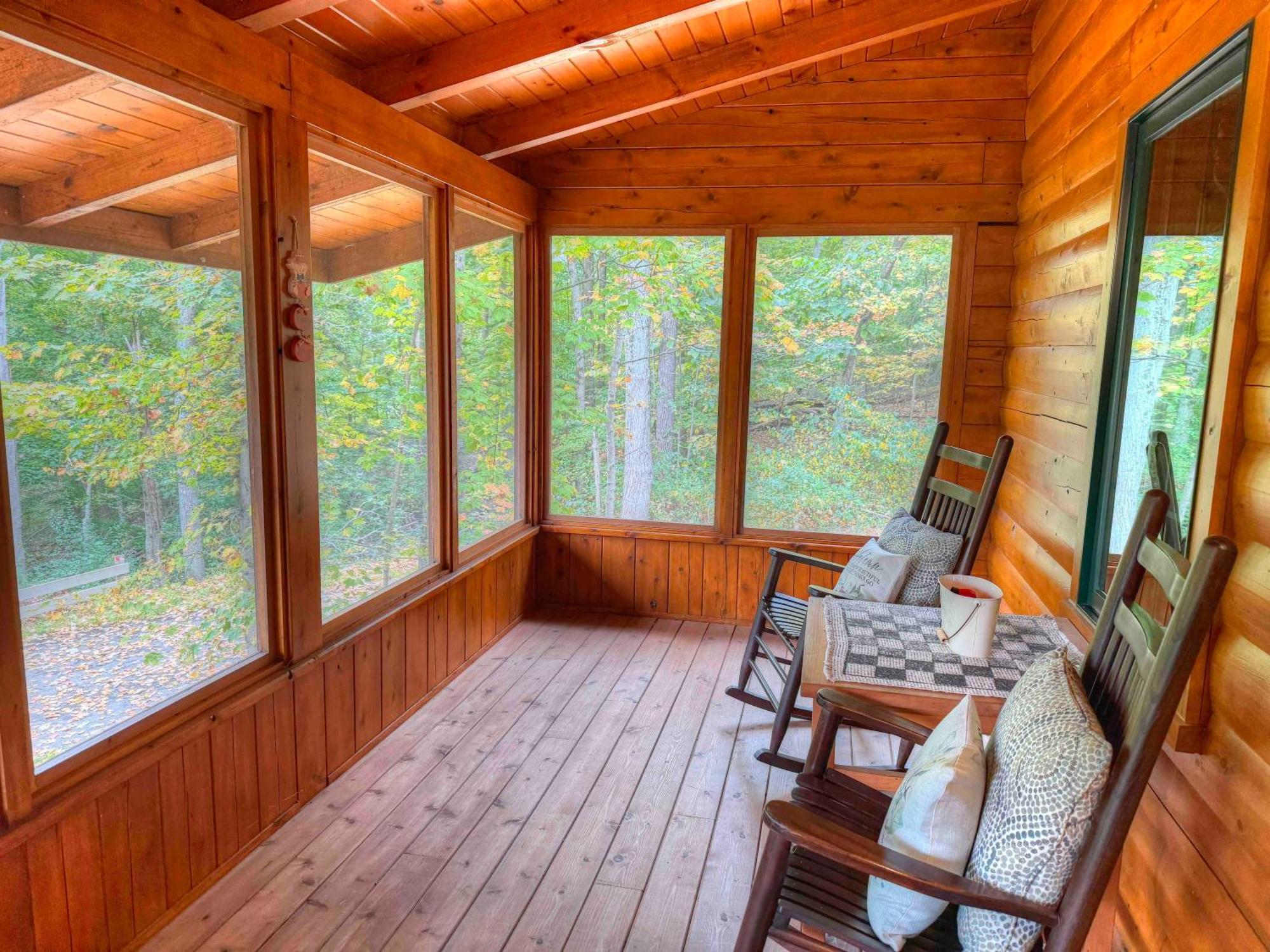 Ferngully Creek Cabins Millersburg Bagian luar foto